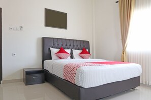 Deluxe Double Room | Desk, free WiFi, bed sheets