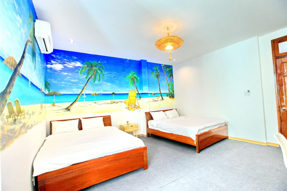 Beach Room | Desk, iron/ironing board, free WiFi