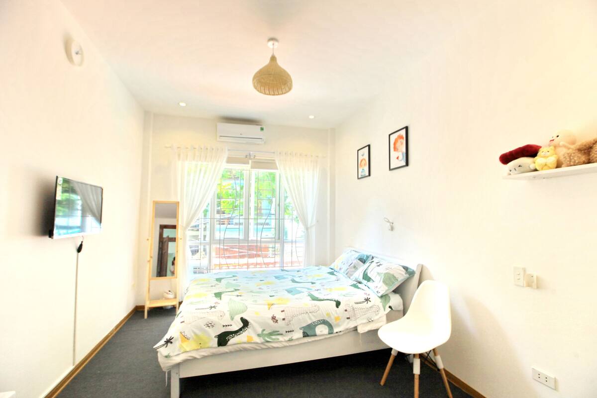 Candy Room | Desk, iron/ironing board, free WiFi