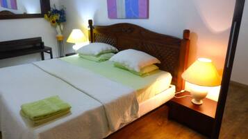 4 bedrooms, iron/ironing board, WiFi, bed sheets