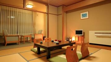 Japanese Style Room for 4 Guests without Private Toilet | In-room safe, free WiFi