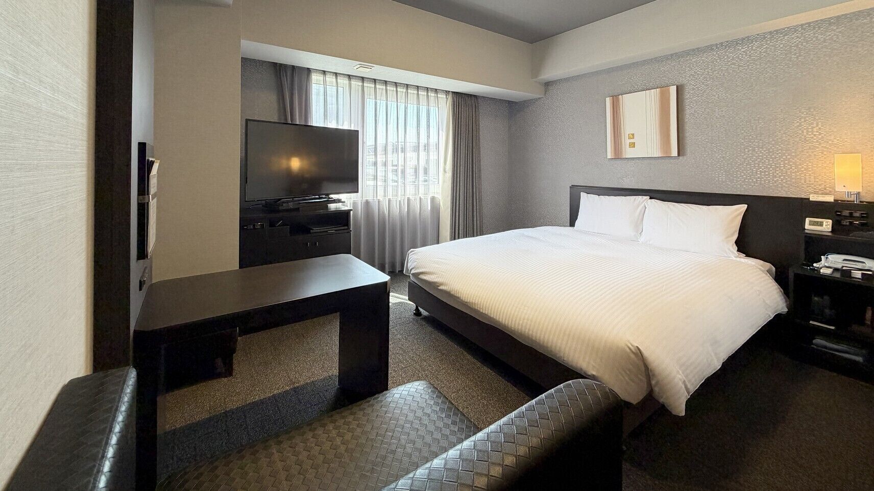 Desk, free WiFi, bed sheets