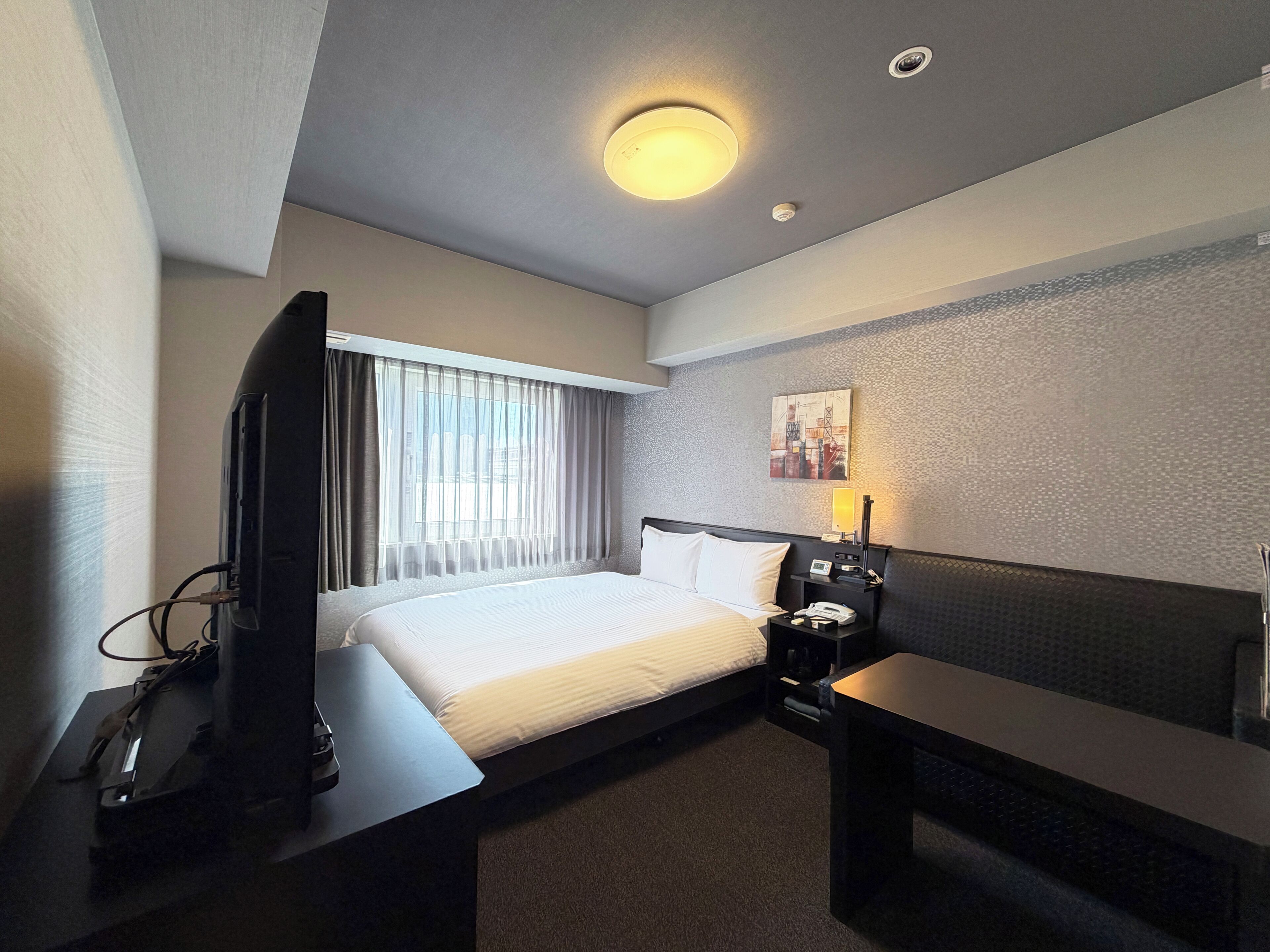 Desk, free WiFi, bed sheets