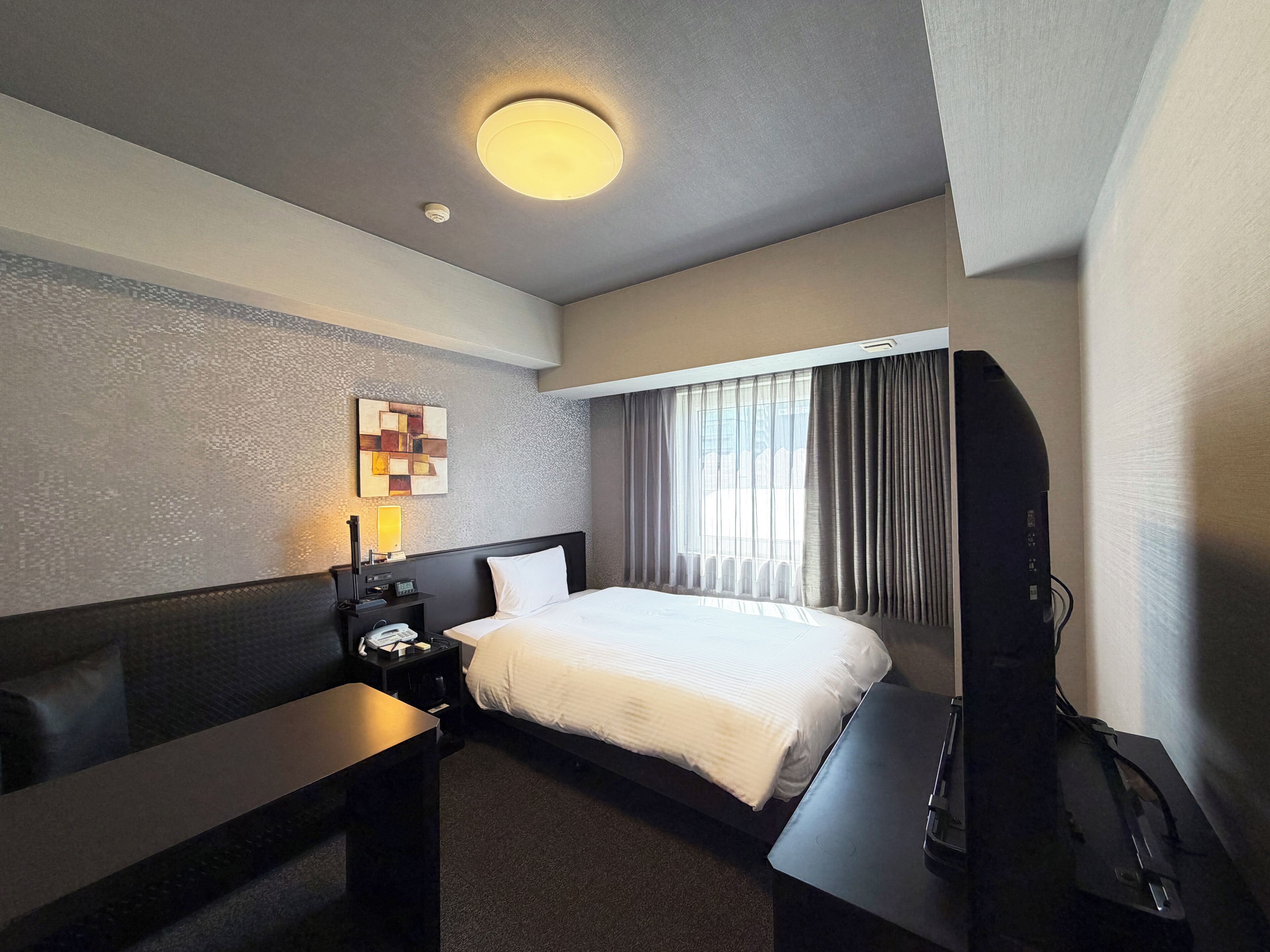 Desk, free WiFi, bed sheets