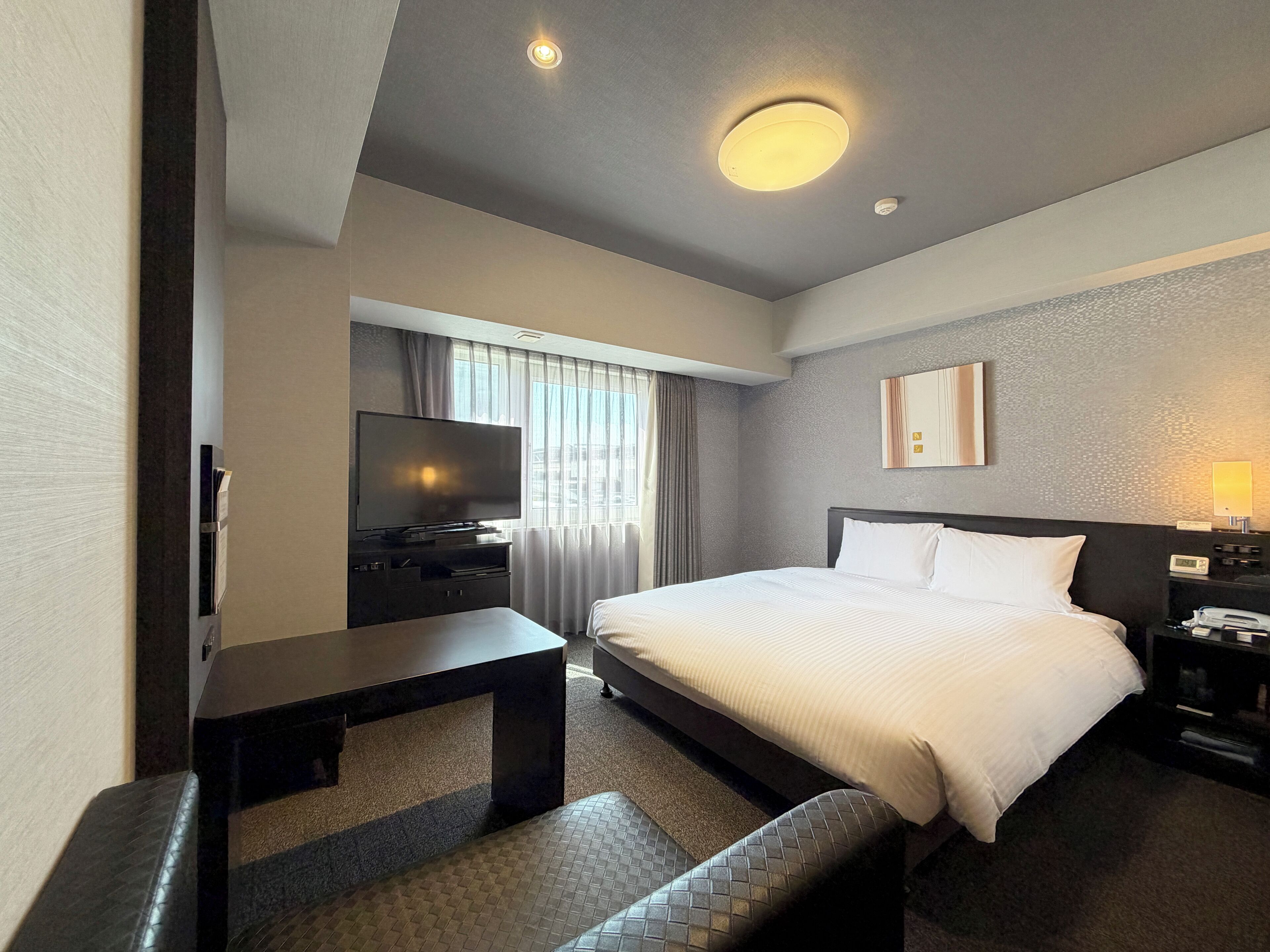 Desk, free WiFi, bed sheets