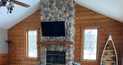 Rustic Lake home Retreat
