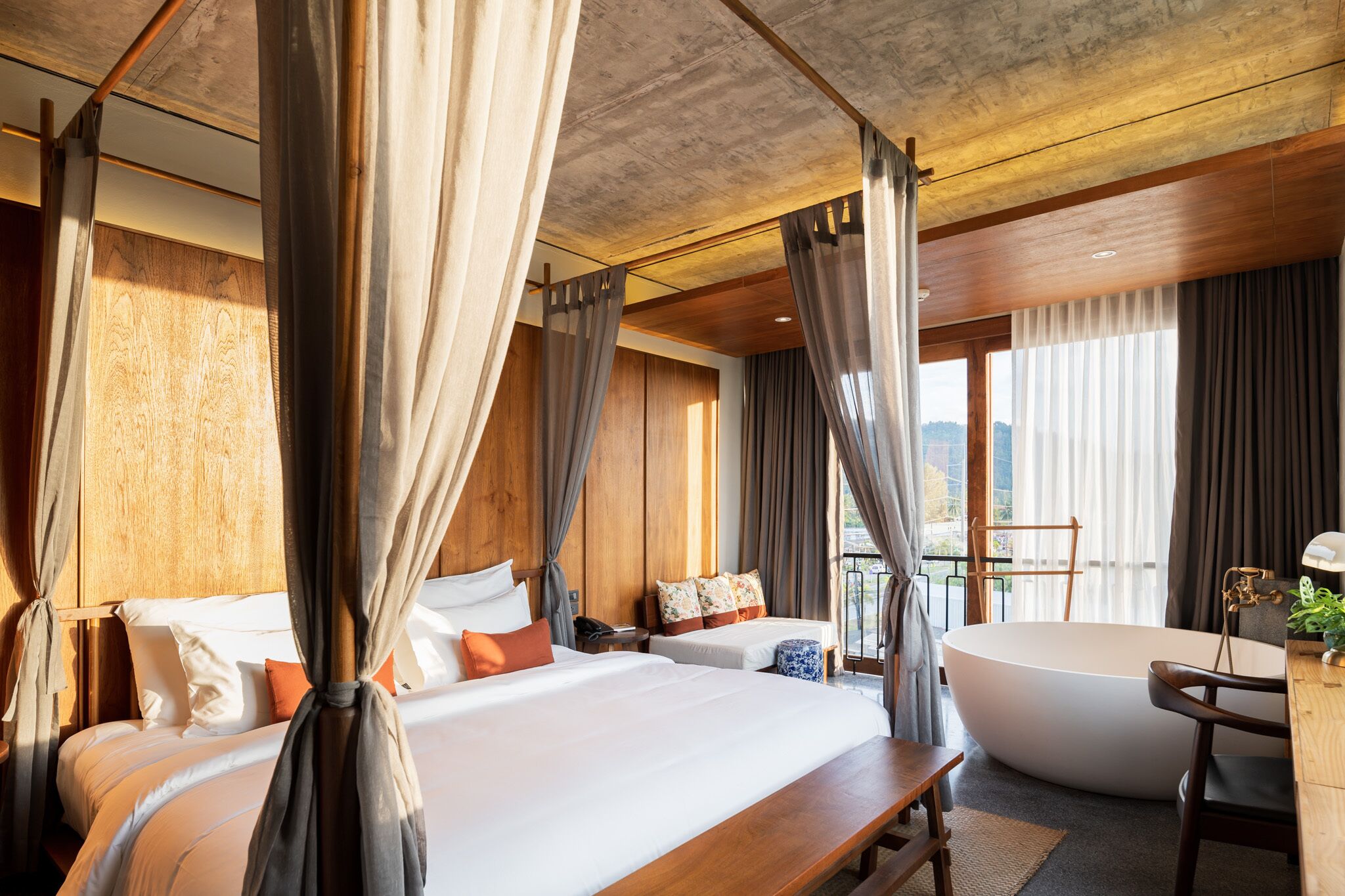 Deluxe Oda, Küvet (Type B) | Kaliteli yatak takımı, kuştüyü yorgan, ücretsiz minibar ürünleri 