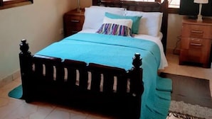 Soundproofing, iron/ironing board (on request), WiFi (free) - Le Roc Royale - Muyenga Kampala (Kampala)