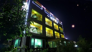 Front of property – evening/night - Ulsan Sun View Pension (Ulsan)