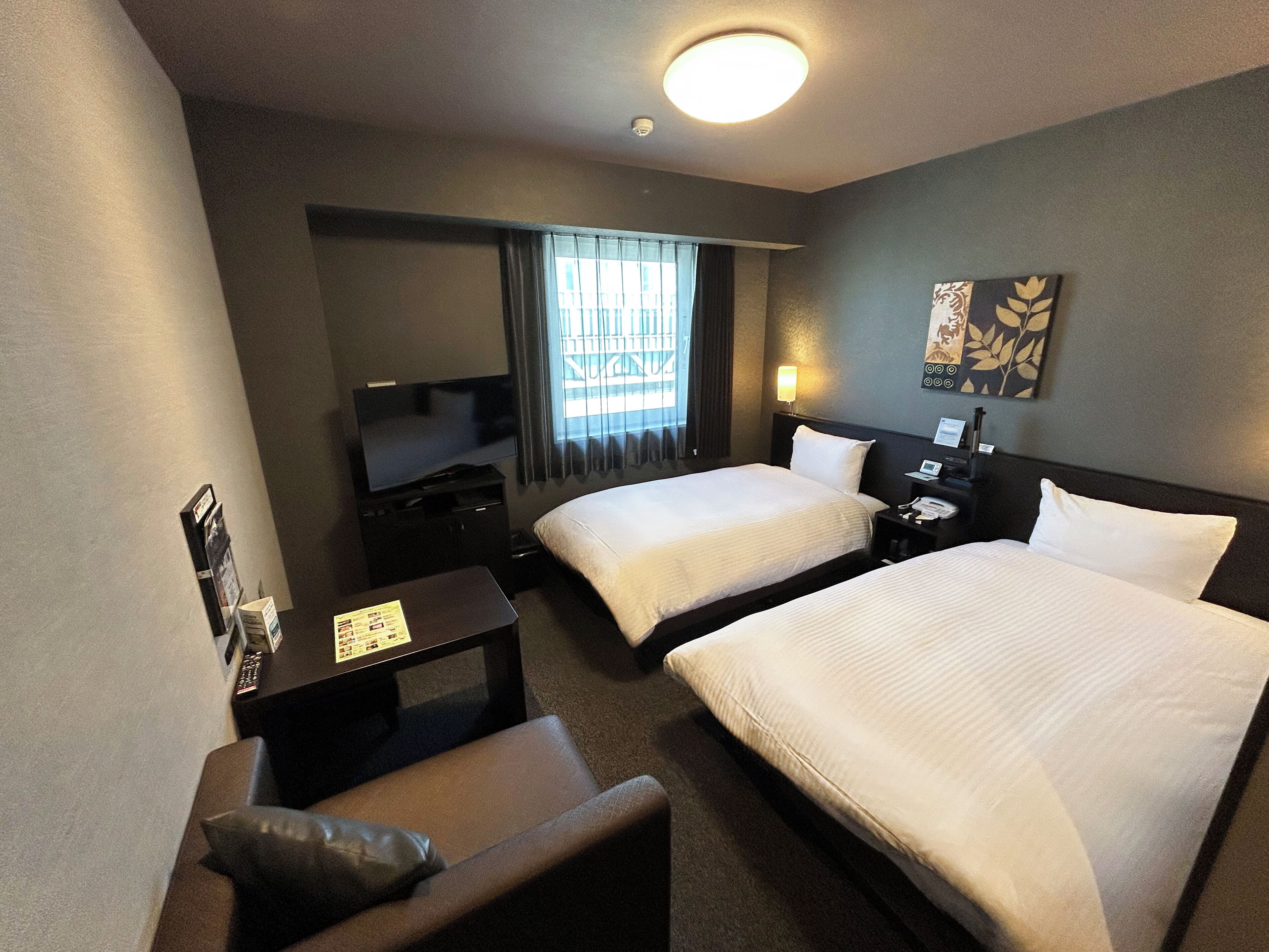 Kamar Twin Comfort, Bebas Asap Rokok | Meja kerja, Wi-Fi gratis, dan seprai linen