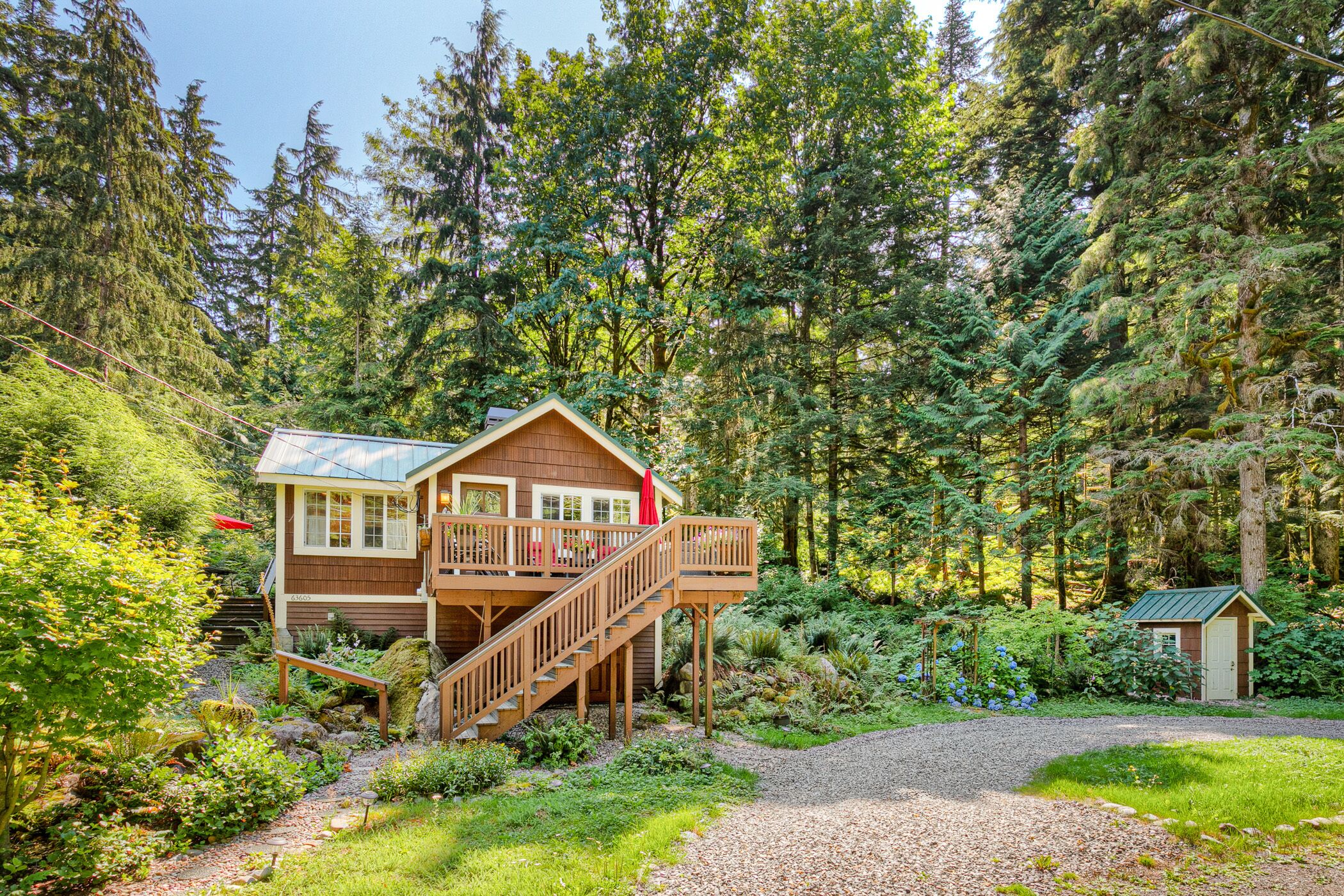 Hearthstone Cottage: hot tub deep in the woods w/ sounds of the creek