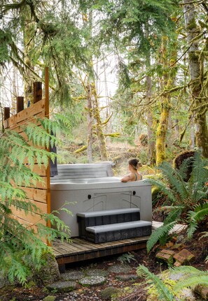 A hot tub in a forested area with steps leading up to it. - Hearthstone Cottage: hot tub deep in the woods w/ sounds of the creek (Gold Bar)