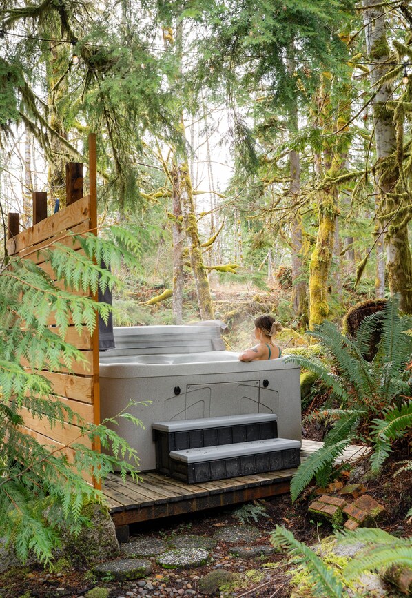 Outdoor spa tub