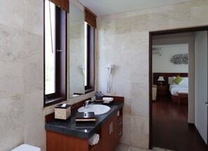 Villa, 3 Bedrooms | Bathroom | Shower, rainfall showerhead, hair dryer, towels