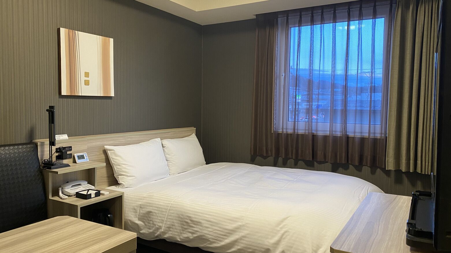 Desk, free WiFi, bed sheets