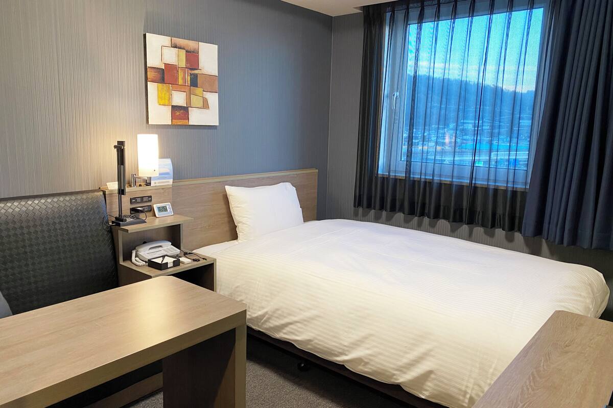 comfort single room, non smoking | desk, free wifi, bed sheets