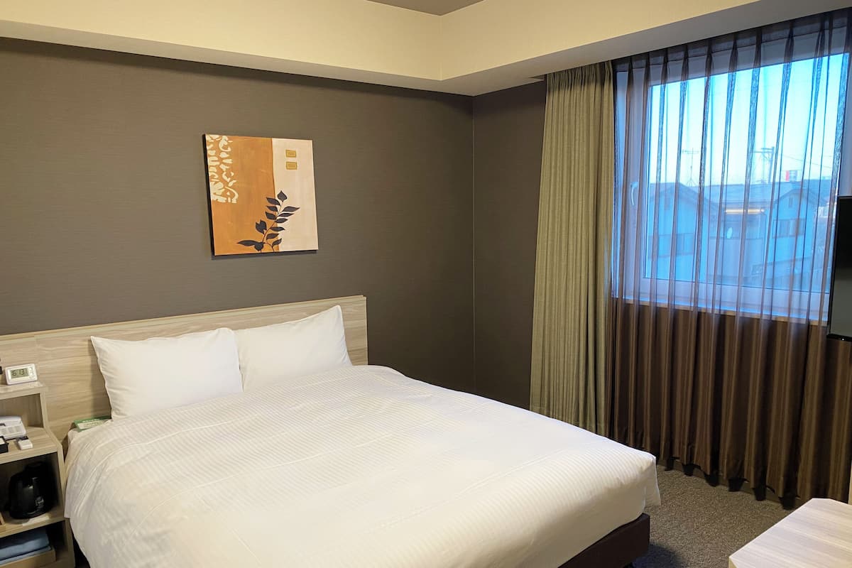 Standard Double Room, Non Smoking | Desk, free WiFi, bed sheets