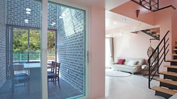 Dupleks, jet tub (Saessak, BUD) | Ruang keluarga | Smart TV