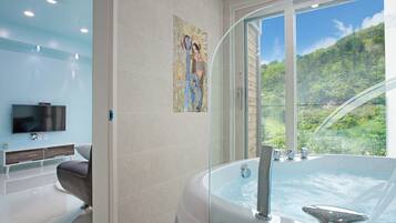 Duplex (Haneul, SKY) | Bathroom | Hair dryer, towels, soap, shampoo