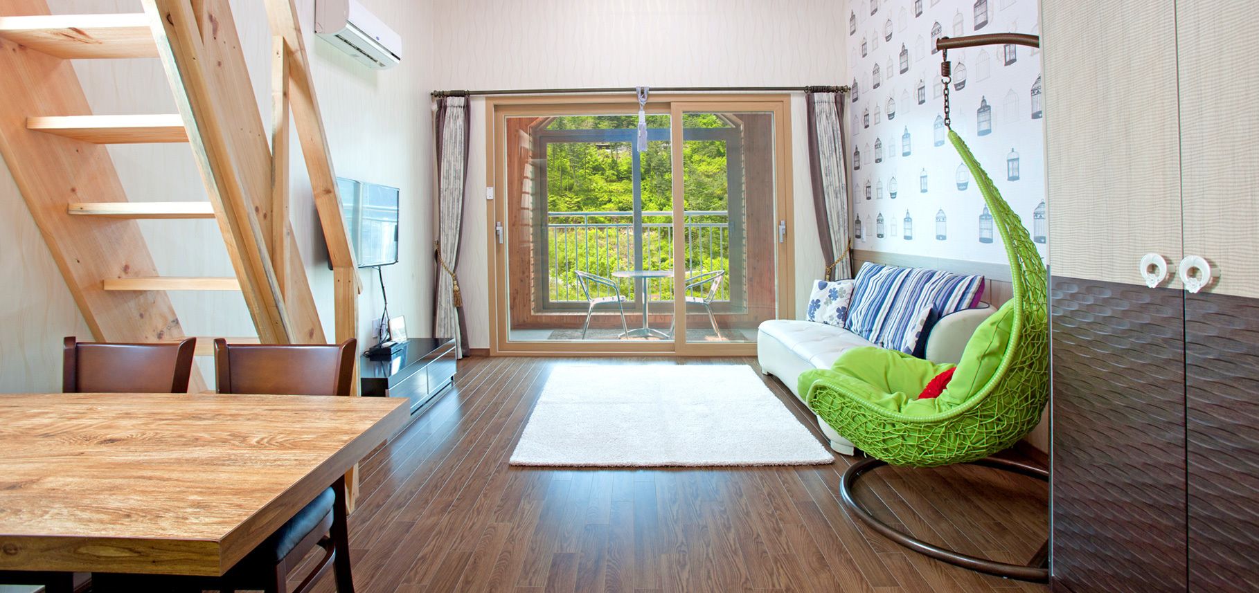 Dupleks (Chueok, MEMORY) | Ruang keluarga | Smart TV