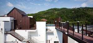 Vista frontal de la propiedad