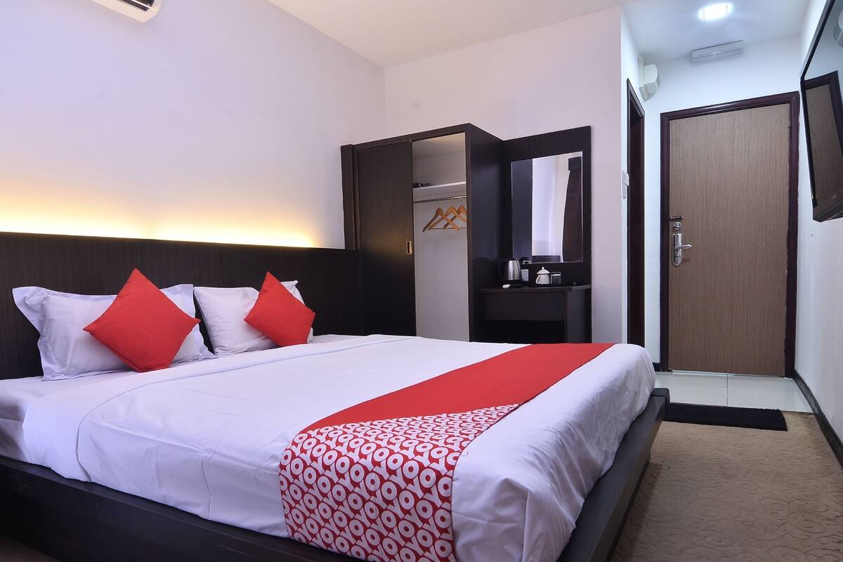 Deluxe Double Room, 1 King Bed | Desk, free WiFi, bed sheets