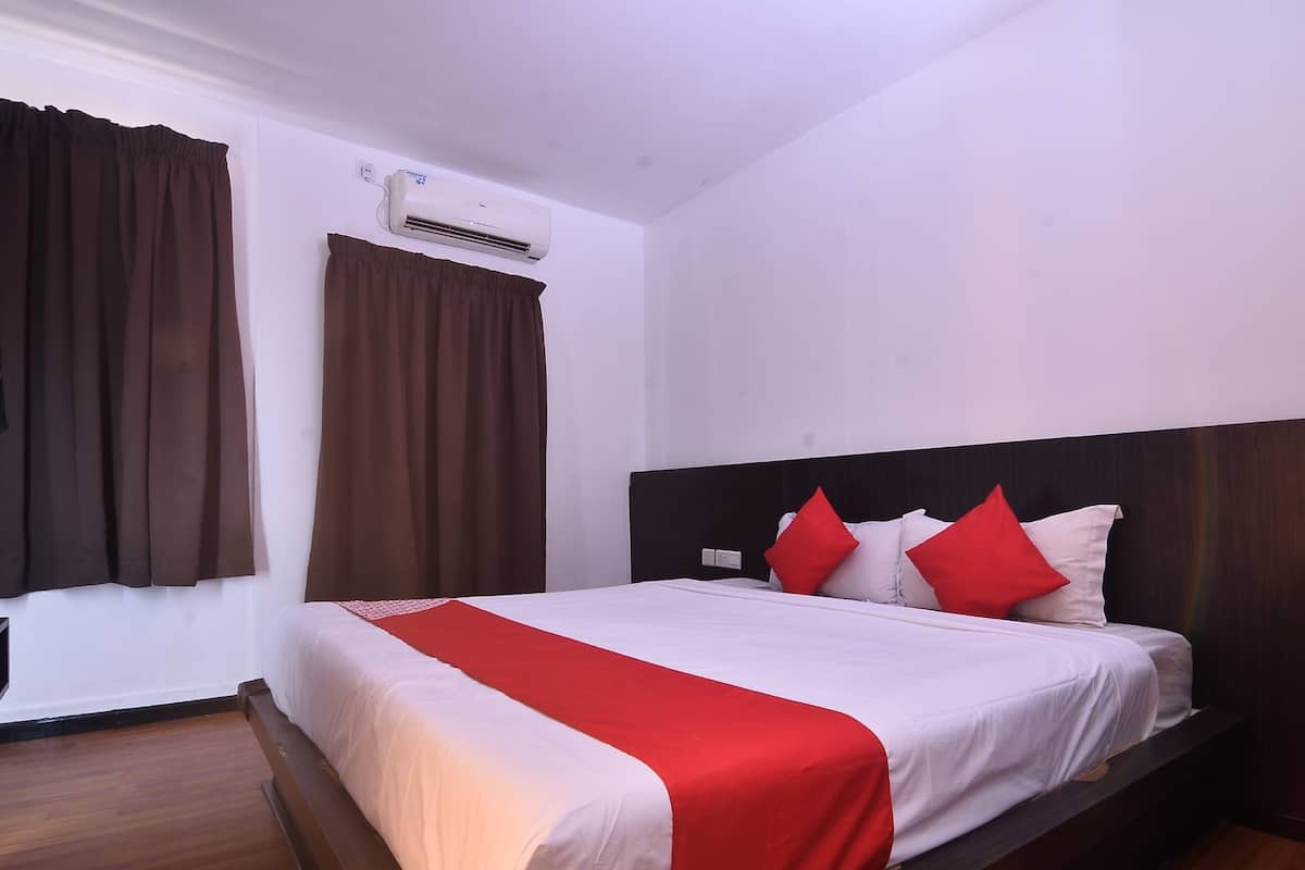 Standard Double Room, 1 King Bed | Desk, free WiFi, bed sheets