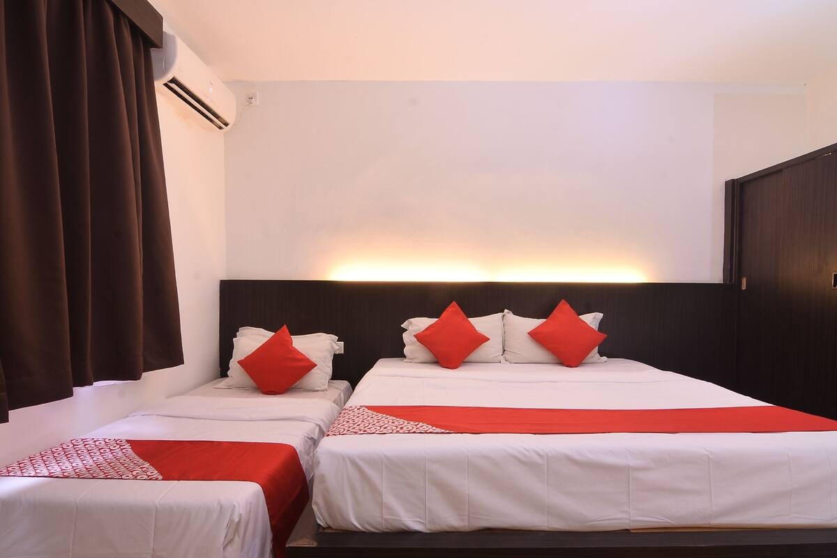 Superior Suite | Desk, free WiFi, bed sheets