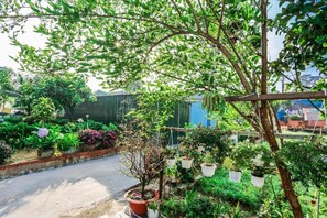 Quadruple Room, Shared Bathroom, Ground Floor | Property grounds - Dalat Chocolate Homestay (Da Lat)