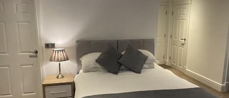Appartement, salle de bain attenante, vue sur la cour intérieure | 1 chambre