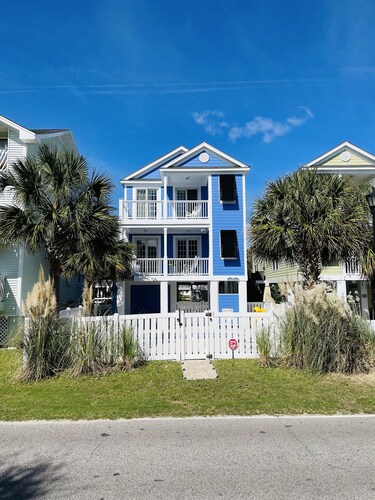 Steps to Surfside Beach, and Pier! Private Home! Private Pool.