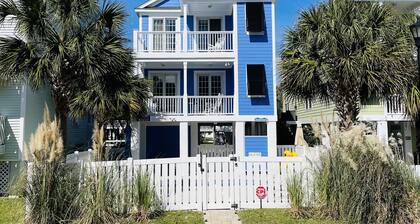 Steps to Surfside Beach, and Pier! Private Home! Private Pool.