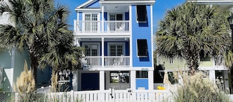 Steps to Surfside Beach, and Pier! Private Home! Private Pool.