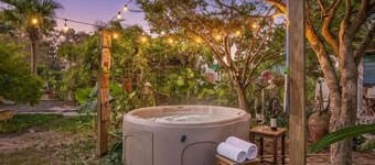 Cypress Cottage, Zen Garden, Hot Tub, Dog Welcome