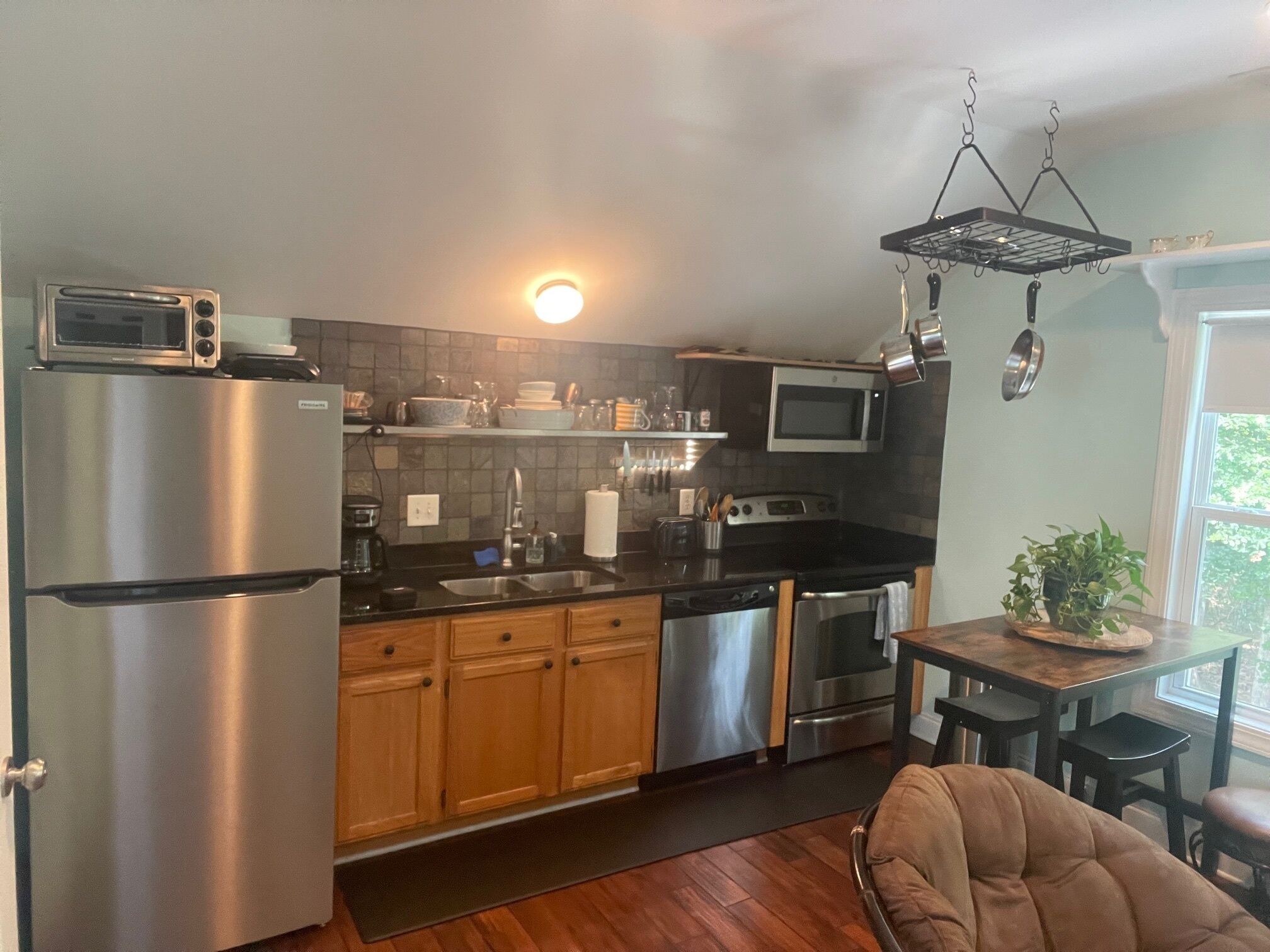 Coffee/tea maker, fridge, microwave, oven