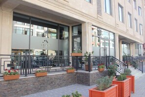 Front of property - LA CORNE HOTEL (Baku)