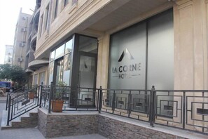 Front of property - LA CORNE HOTEL (Baku)