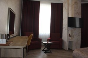 In-room safe, soundproofing, free WiFi, bed sheets - LA CORNE HOTEL (Baku)