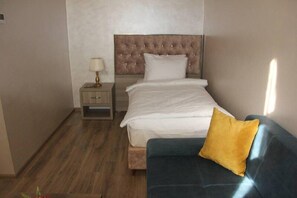 Family Room | In-room safe, soundproofing, free WiFi, bed sheets