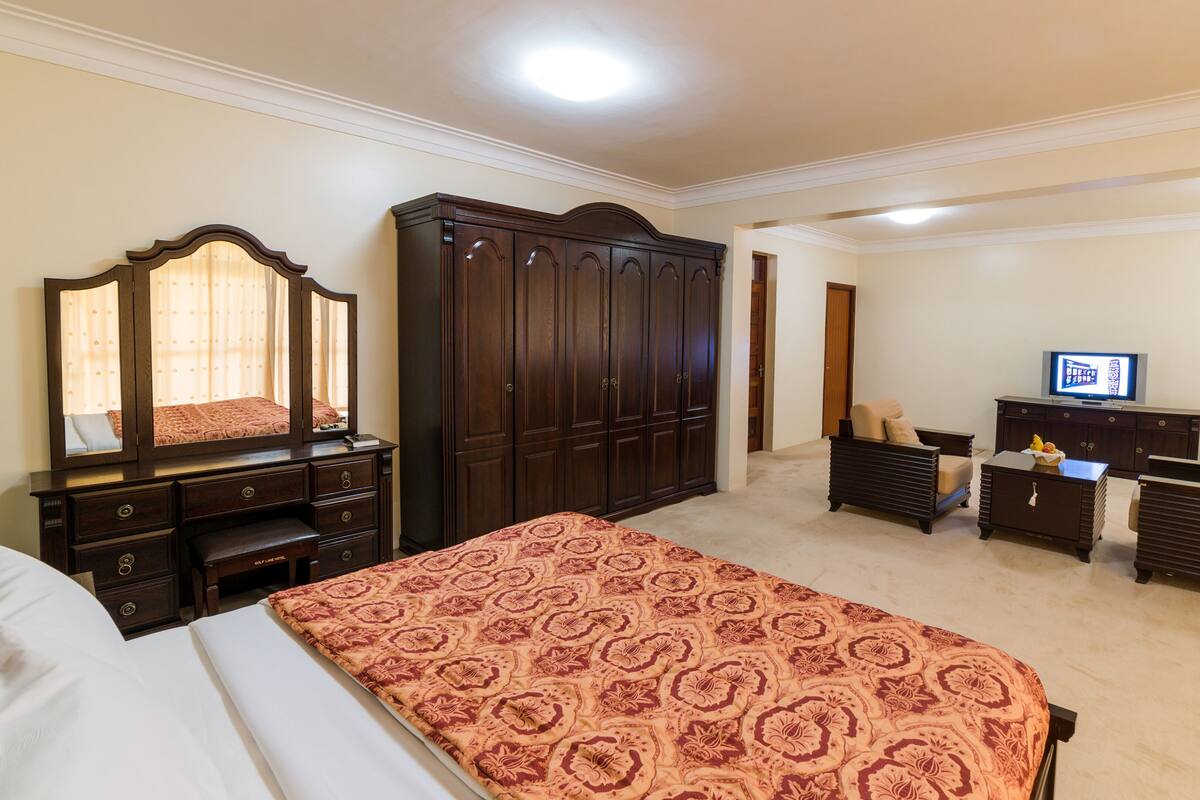 Junior Suite | Desk, laptop workspace, free WiFi, bed sheets