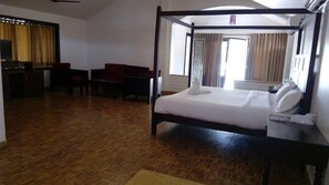 Desk, free WiFi, wheelchair access