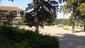 Free self-parking - Court Lane Hotel (Masaka)