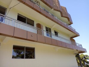 تفاصيل الفندق من الخارج