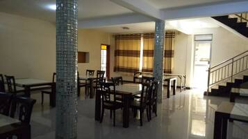 Breakfast, lunch, dinner served; local and international cuisine