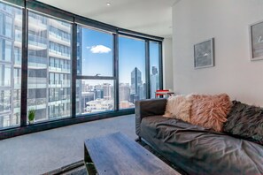 Apartment 3510 - 2 bedrooms in the heart of the CBD | Living area | Flat-screen TV, Netflix, streaming services - SoFun Apartment on Margaret St (Brisbane)