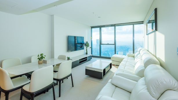 Apartamento superluxo | Área de estar | TV de tela plana, Netflix, serviços de streaming