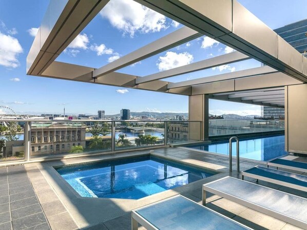 Outdoor pool - SoFun Apartment on George St (Brisbane)