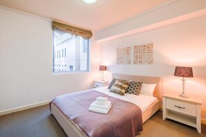 2 bedrooms, iron/ironing board, free WiFi, bed sheets - SoFun Apartment on George St (Brisbane)