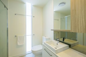 Apartamento, 2 quartos (11107 - 1 bathroom in Newstead) | Banheiro | Chuveiro, produtos de toalete grátis, toalhas de banho