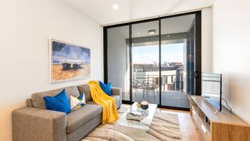 Apartment 1104 - beautiful and well located 1 bedroom | Living room | Flat-screen TV, Netflix, streaming services